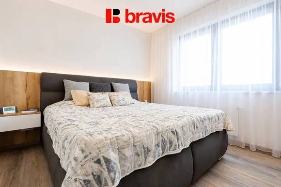 Pronájem bytu 2+kk, ulice Kumpoštova, Brno-Sadová, zařízený, výtah, velká terasa, sklep, garážové stání
