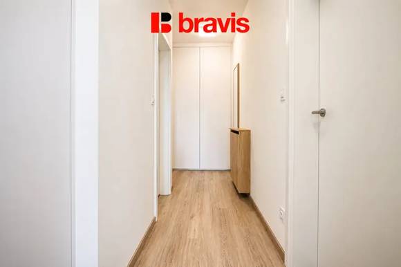 Pronájem bytu 2+kk, ulice Kumpoštova, Brno-Sadová, zařízený, výtah, velká terasa, sklep, garážové stání