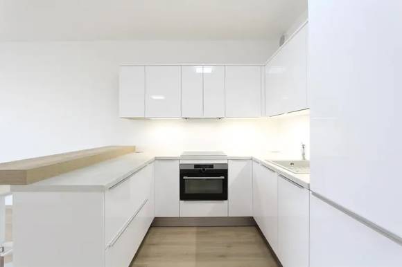 Pronájem bytu 2+kk,  Brno - Ponava,  ul. U Červeného mlýna, sklepní kóje, lodžie, 2 garážové stání