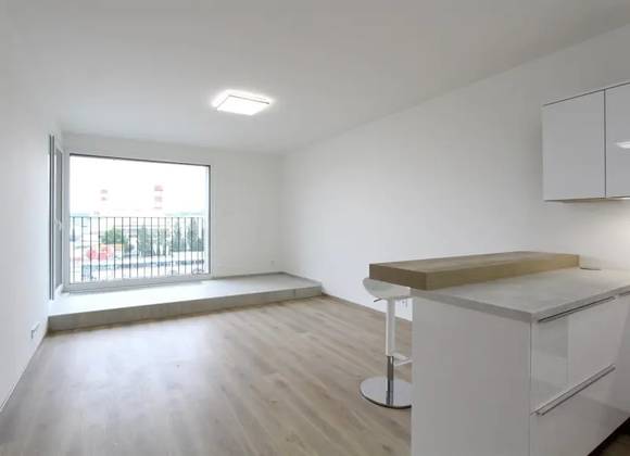 Pronájem bytu 2+kk,  Brno - Ponava,  ul. U Červeného mlýna, sklepní kóje, lodžie, 2 garážové stání