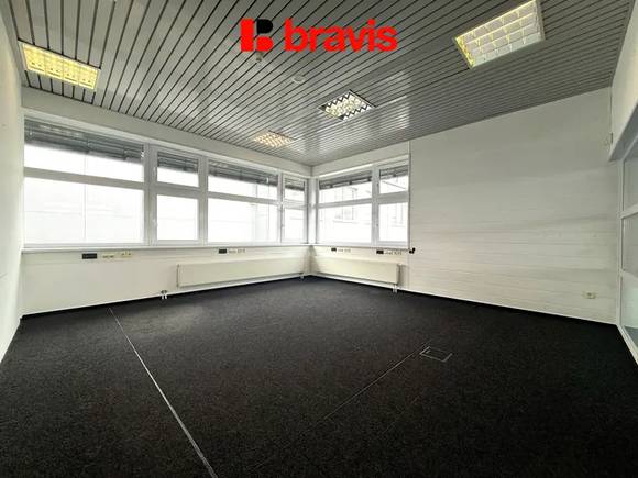 Pronájem kanceláře o velikosti 23,4 m², ul. Vintrovna, obec Popůvky, vč. zázemí