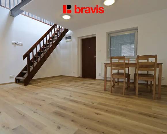 Pronájem mezonetového bytu 2+kk, Popůvky u Brna, parkování