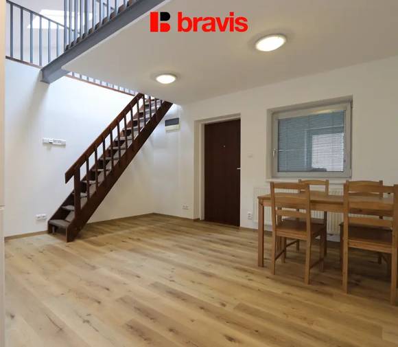 Pronájem mezonetového bytu 2+kk, Popůvky u Brna, parkování