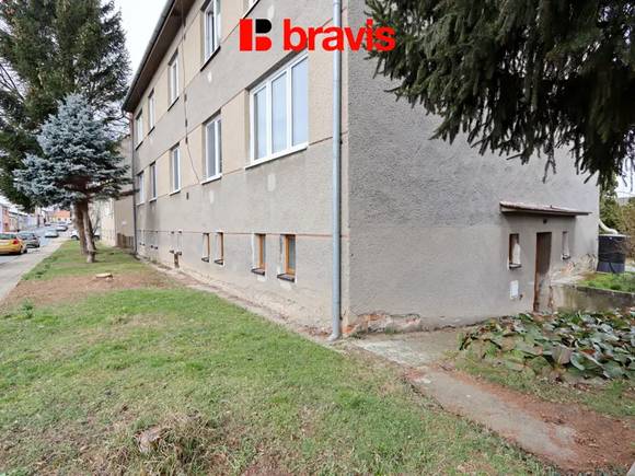 Pronájem bytu 2+1 se zahradou, Rosice u Brna, ul. Mrštíkova, klidná lokalita, částečně zařízený, sklep