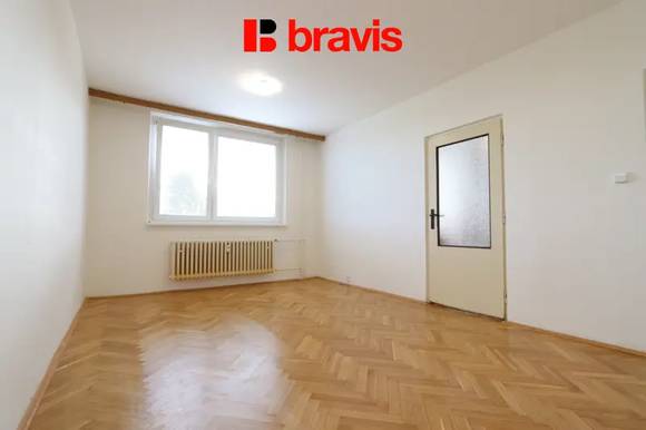 Pronájem slunného bytu 2+1, Brno - Jundrov, ul. Šeříkova, balkon, šatna, sklep, parkování