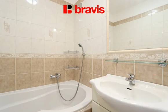 Pronájem slunného bytu 2+1, Brno - Jundrov, ul. Šeříkova, balkon, šatna, sklep, parkování