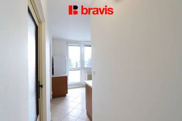 Pronájem slunného bytu 2+1, Brno - Jundrov, ul. Šeříkova, balkon, šatna, sklep, parkování