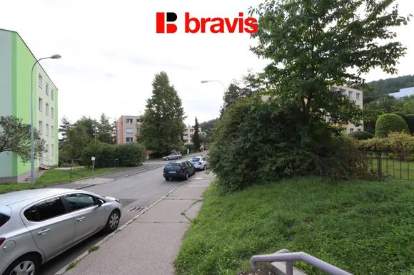 Pronájem slunného bytu 2+1, Brno - Jundrov, ul. Šeříkova, balkon, šatna, sklep, parkování