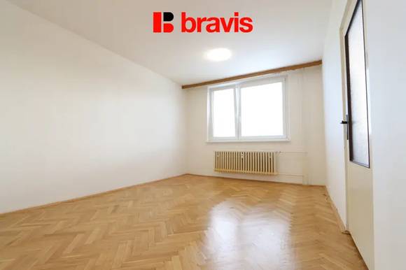Pronájem slunného bytu 2+1, Brno - Jundrov, ul. Šeříkova, balkon, šatna, sklep, parkování