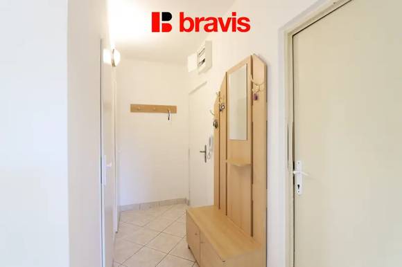 Pronájem slunného bytu 2+1, Brno - Jundrov, ul. Šeříkova, balkon, šatna, sklep, parkování