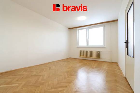Pronájem slunného bytu 2+1, Brno - Jundrov, ul. Šeříkova, balkon, šatna, sklep, parkování