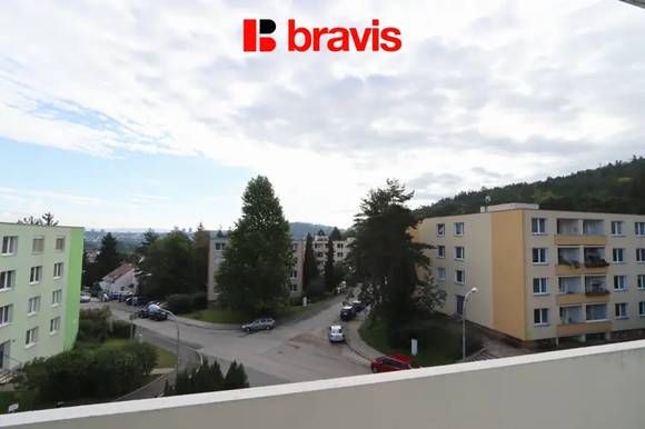 Pronájem slunného bytu 2+1, Brno - Jundrov, ul. Šeříkova, balkon, šatna, sklep, parkování