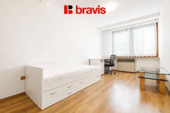 Pronájem bytu 3+1 se zahradou k užívání, 90 m², sdílené studentské bydlení, Masarykova čtvrť – Jeřabinová