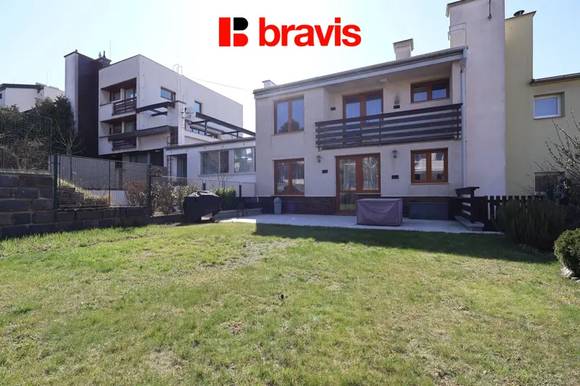 Pronájem bytu 3+1 se zahradou k užívání, 90 m², sdílené studentské bydlení, Masarykova čtvrť – Jeřabinová