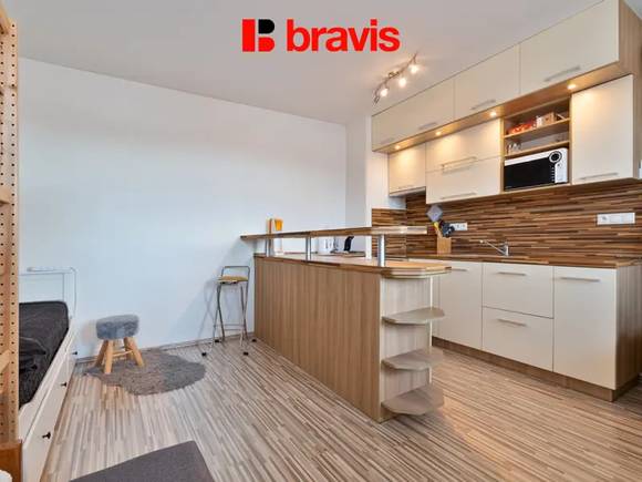 Pronájem bytu 1+kk, Brno - Trnitá, ulice Křenová, klimatizace, dobrá dostupnost do centra