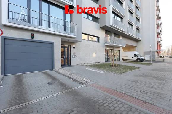 Pronájem garážového stání v bytovém domě Rybářka, ul. Rybářská, Brno - Staré Brno