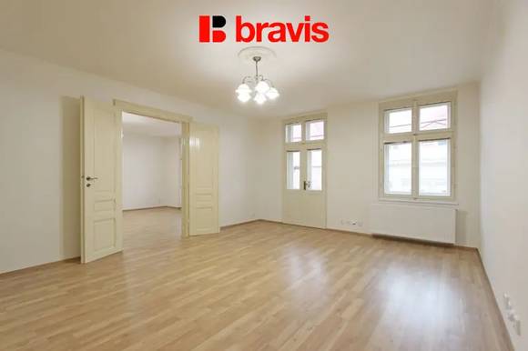Pronájem prostorného bytu 3+1,115 m², Brno – Černá Pole, ulice Kunzova, balkon