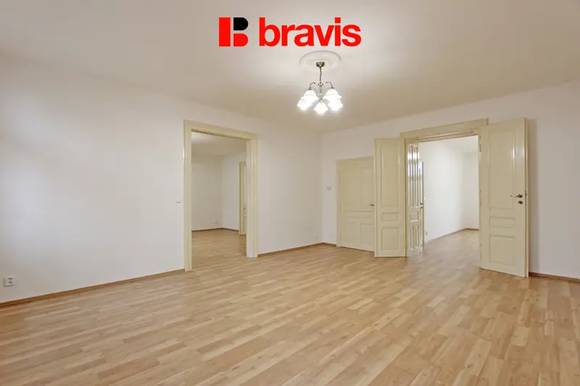 Pronájem prostorného bytu 3+1,115 m², Brno – Černá Pole, ulice Kunzova, balkon