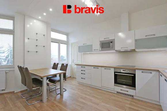 Pronájem prostorného bytu 3+1,115 m², Brno – Černá Pole, ulice Kunzova, balkon