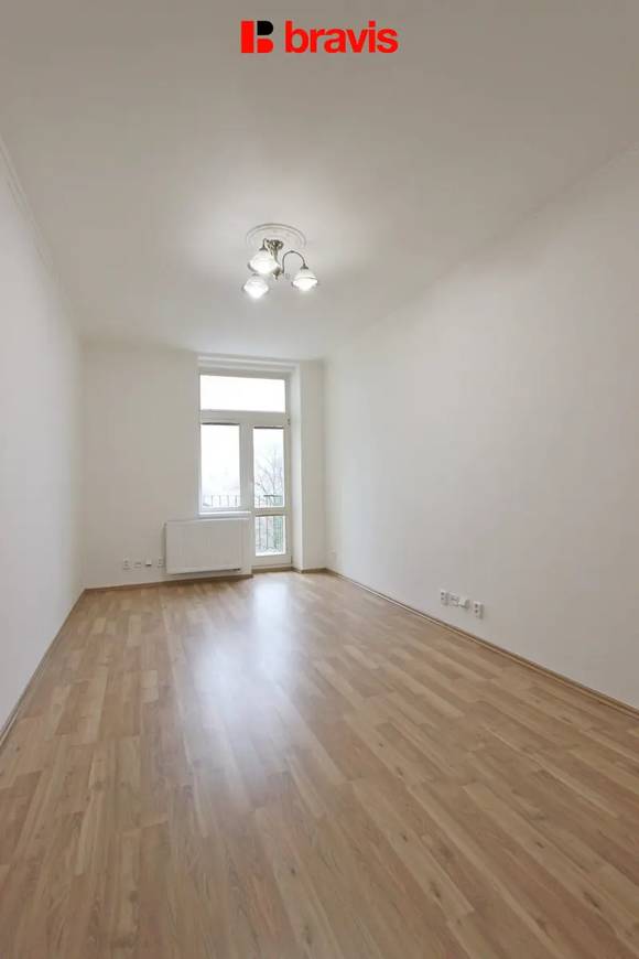 Pronájem prostorného bytu 3+1,115 m², Brno – Černá Pole, ulice Kunzova, balkon