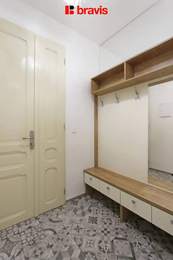 Pronájem prostorného bytu 3+1,115 m², Brno – Černá Pole, ulice Kunzova, balkon