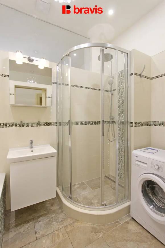 Pronájem prostorného bytu 3+1,115 m², Brno – Černá Pole, ulice Kunzova, balkon
