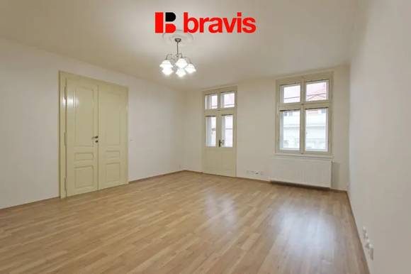 Pronájem prostorného bytu 3+1,115 m², Brno – Černá Pole, ulice Kunzova, balkon