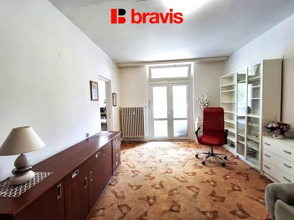 Pronájem bytu 1+1, Brno - Lesná, po úpravách, zařízený, zasklenná lodžie, ulice Halasovo náměstí