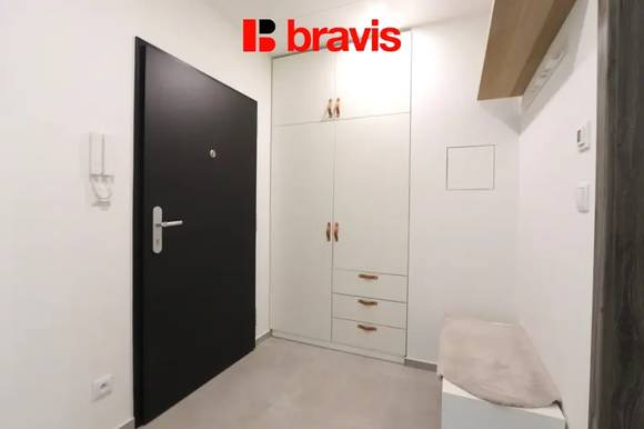 Pronájem krásného bytu 2+kk v novostavbě, ul. Brněnská pole, Šlapanice u Brna, lodžie, sklep, šatna, garážové stání v ceně