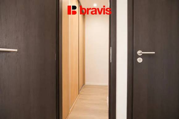 Pronájem zrekonstruovaného bytu 2+1, Židlochovice, šatna, balkon, sklep