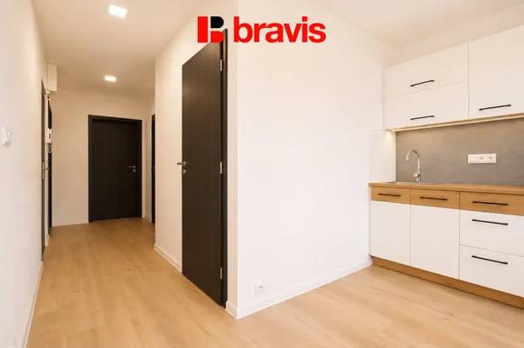 Pronájem zrekonstruovaného bytu 2+1, Židlochovice, šatna, balkon, sklep