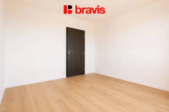 Pronájem zrekonstruovaného bytu 2+1, Židlochovice, šatna, balkon, sklep