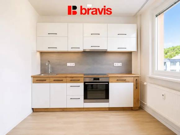 Pronájem zrekonstruovaného bytu 2+1, Židlochovice, šatna, balkon, sklep