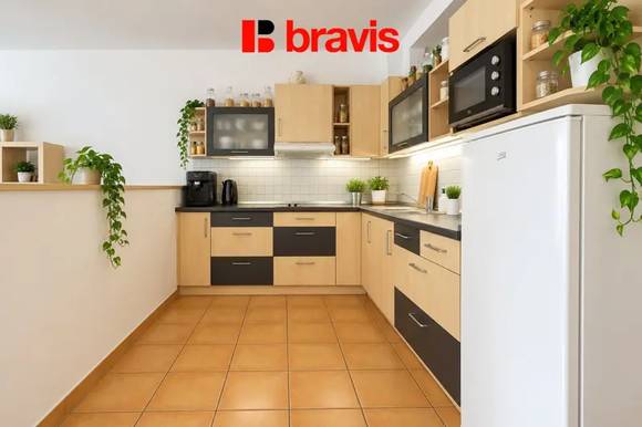 Pronájem prostorného bytu 1+kk se spací nikou, Brno - Staré Brno, ulice Vodní, balkon, kompletně zařízený
