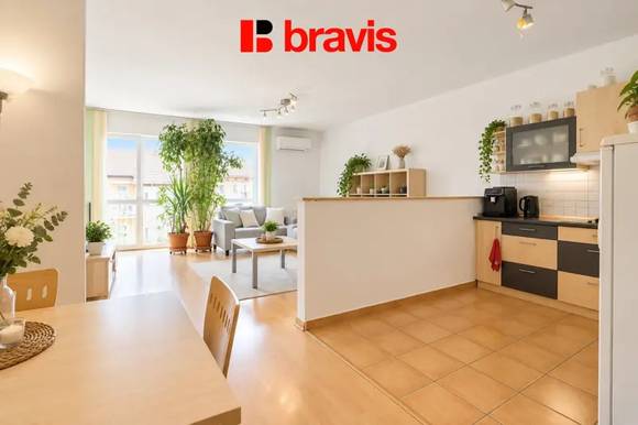 Pronájem prostorného bytu 1+kk se spací nikou, Brno - Staré Brno, ulice Vodní, balkon, kompletně zařízený