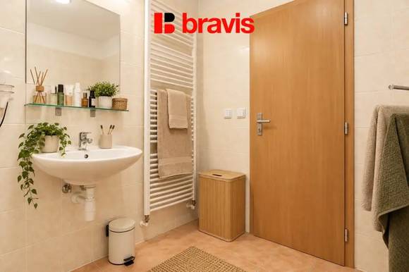 Pronájem prostorného bytu 1+kk se spací nikou, Brno - Staré Brno, ulice Vodní, balkon, kompletně zařízený