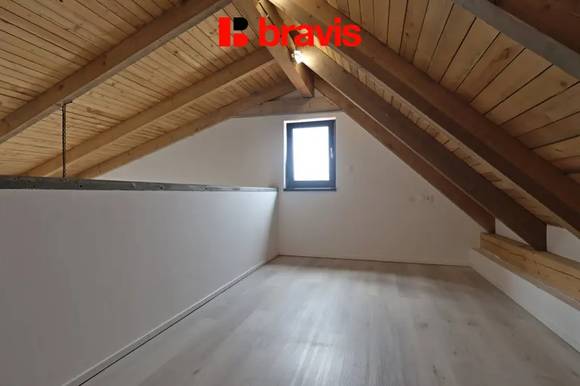 Pronájem, loftového bytu 2+kk, Brno - Husovice. Parkování před domem
