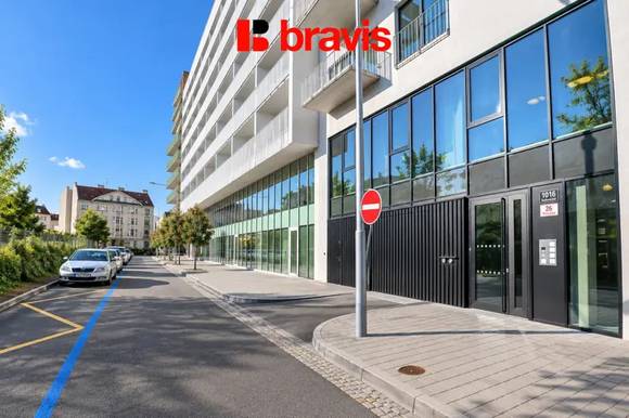 Pronájem částečně zařízeného moderního bytu 1+kk, rezidence NOVÉ SADY, ul. Fuchsova, novostavba, klimatizace, balkon, garážové stání