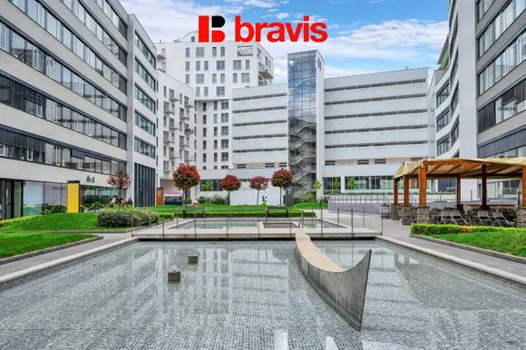 Pronájem částečně zařízeného moderního bytu 1+kk, rezidence NOVÉ SADY, ul. Fuchsova, novostavba, klimatizace, balkon, garážové stání