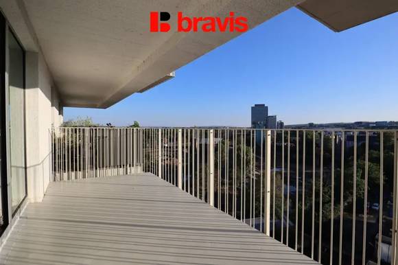 Pronájem částečně zařízeného moderního bytu 1+kk, rezidence NOVÉ SADY, ul. Fuchsova, novostavba, klimatizace, balkon, garážové stání
