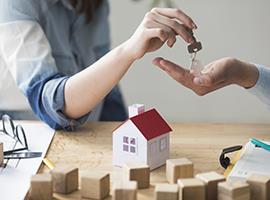 Kolik dnes opravdu stojí hypotéka? Velký průvodce hypotékami pro rok 2025