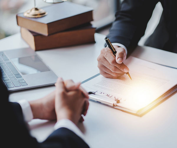 Neplatiče vyřeší náš vlastní právník