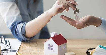 Kolik dnes opravdu stojí hypotéka? Velký průvodce hypotékami pro rok 2025